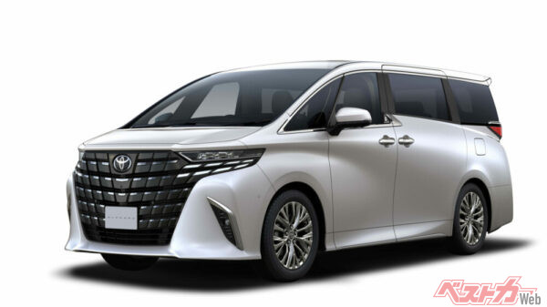 トヨタ・アルファード。2列目以降の快適さはノアに勝る