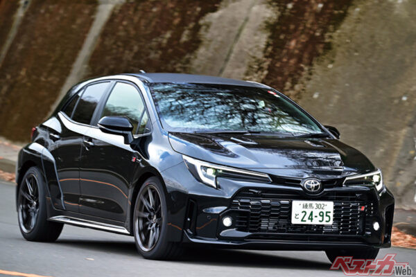 トヨタ GRカローラ（525万円）。GRヤリス譲りの1.6L直3ターボ＆4WD搭載。304ps/37.7kgmを発揮