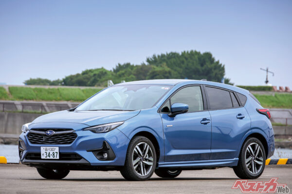 スバル インプレッサ（272万2500～337万1500円）。2L水平対向4気筒エンジンと、そのマイルドハイブリッドを搭載