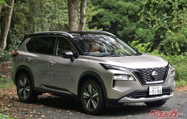 日産 エクストレイル（360万1400~533万2800円）。e-4ORCEは2モーター、電制ブレーキを備える