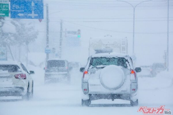 雪道では、衝突被害軽減ブレーキのシステムが適切に作動しても、止まることができない(PHOTO:Adobe Stock_E.YUKI)
