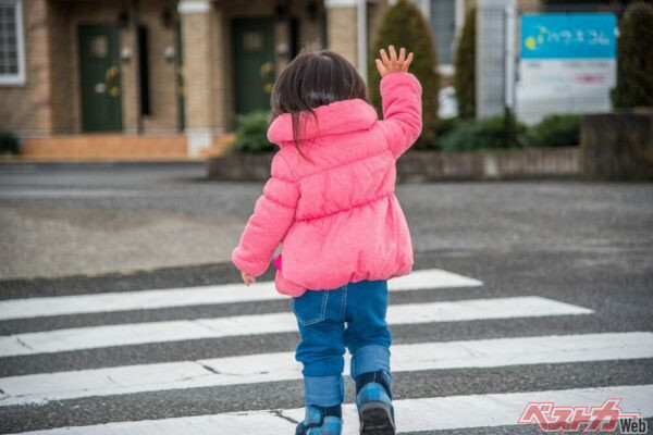 衝突被害軽減ブレーキは、歩行者が極端に小さかったり、逆に大きかったり、また歩行者の身体の一部が隠れていたりすると、歩行者を正しく検知できない可能性が（PHOTO：Adobe Stock_ shirohige）