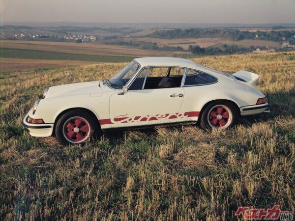 911相場の高騰を象徴するのが空冷911のレアグレードたち。写真のナナサンカレラことカレラRS 2.7などは気付いたときには1億円を超える高額車になっていた。