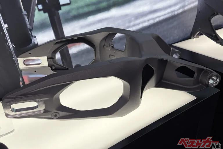 ドゥカティの新型パニガーレV4のスイングアーム