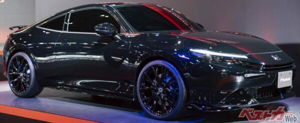 2025年1月に開催された東京オートサロン2025に出展された「PRELUDEプロトタイプ」。ブラックボディにエアロパーツがつけられていたことで、流麗さが増していた