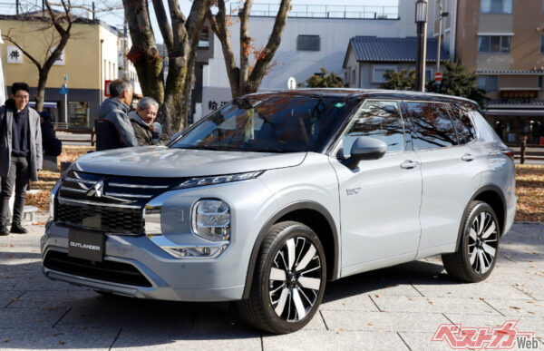 2024年10月にビッグMCされたアウトランダーPHEVが、三菱自動車ブース内に出品された