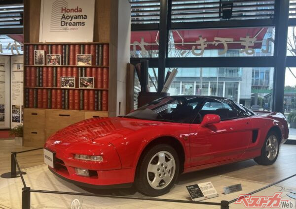 ３月３１日までは青山本社ビルの歴史を振り返る企画展が実施される