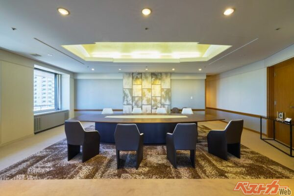 16Fの応接室は洋館のような佇まい