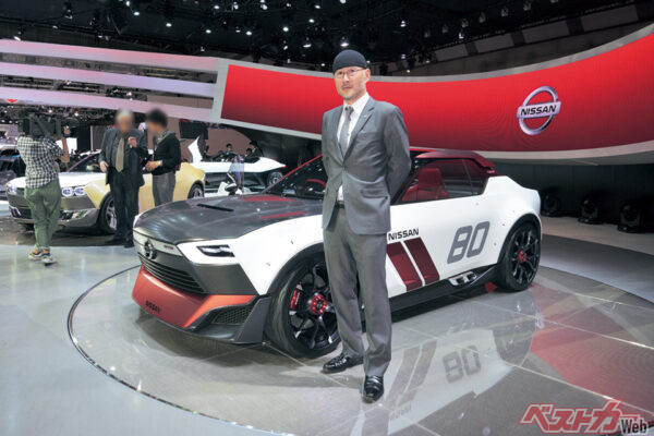 デザインを担当した田井悟グローバルデザイン本部プロダクトデザイン部デザインダイレクター。若者の指向は我々が思っているのとは真逆で、レトロなものを新鮮にとらえていると実感したという