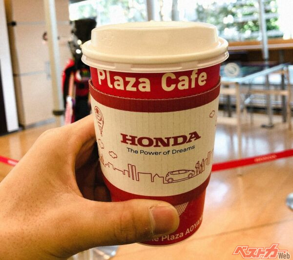 カフェスペースで注文したホットコーヒの味は忘れられない