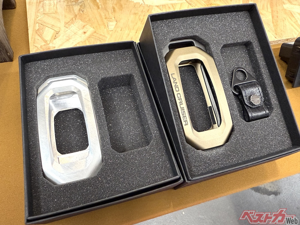 テスト２ こっそり発売開始のなぜ??? トヨタ公式[ランクル250]キーケースが