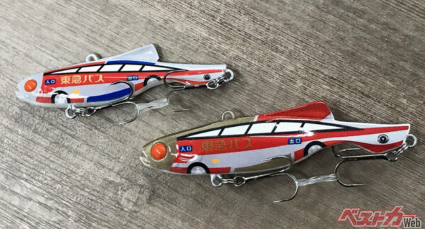 大小2タイプの「バスが描かれている」バス釣り用ルアー。バスでバスを釣るんです。はい!