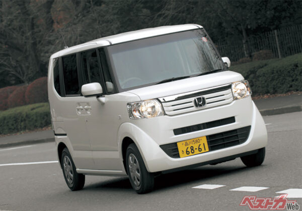 N-BOXのNAエンジンは58psで3車中最もパワフル。ただ、燃費でライバルに負ける
