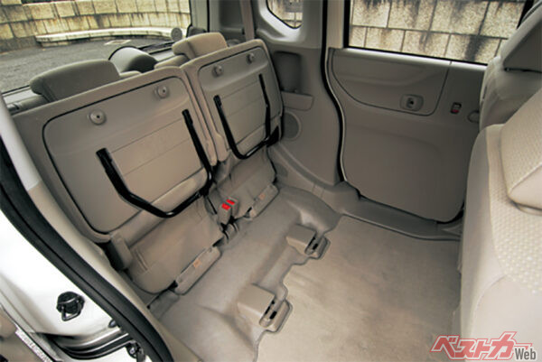 後席を畳むと大きな荷物が入る（N-BOX）