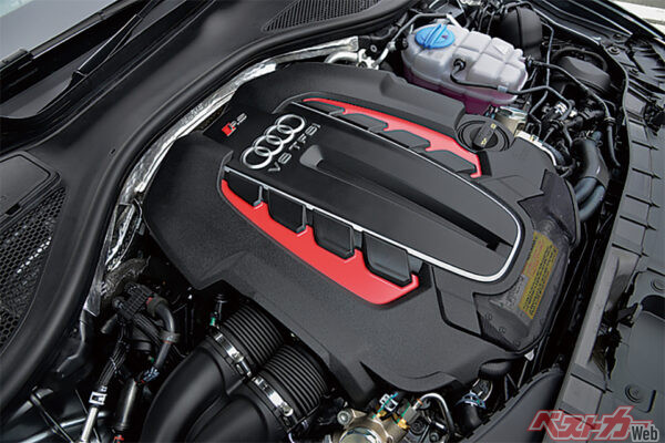 560ps、700Nmをひねり出す4L、V8ターボエンジン。強烈な加速を体感させてくれる