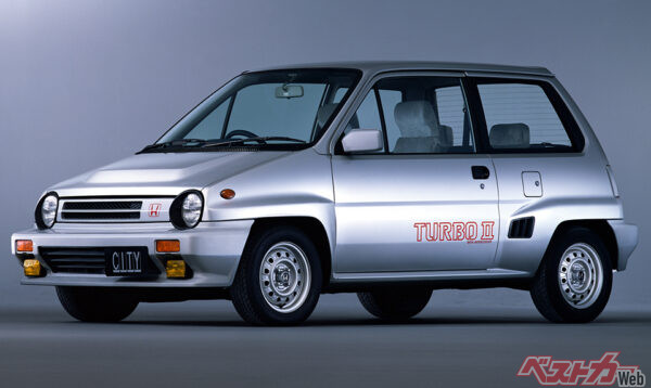 1982年に100psの1.2Lターボ搭載のシティターボが登場。写真は1983年登場のシティターボII。インタークーラーターボで110ps