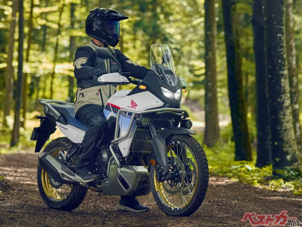 XL750トランザルプ（2025：海外）昨年秋に欧州向けに発表された新型トランザルプ。主にフロントマスクのデザインが刷新されている。