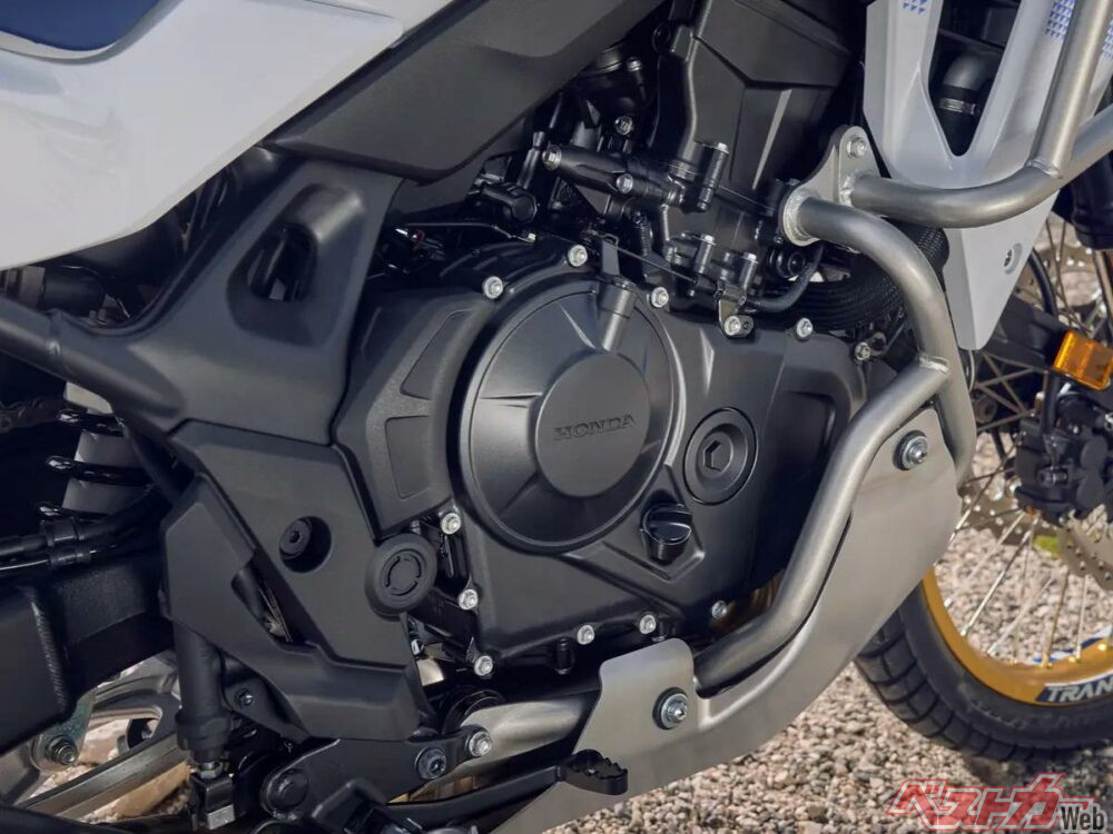 エンジンは754cc、91PSを発揮する水冷並列2気筒。CB750ホーネットとも共有する。