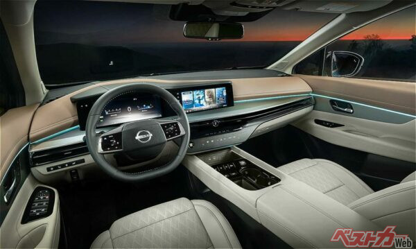 近年の日産車に通じるクリーンでモダンなインテリア