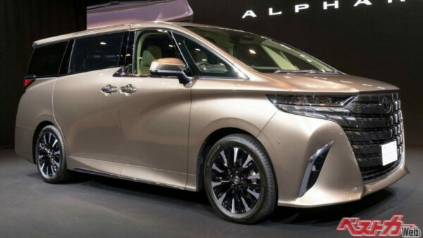 アルファードハイブリッドの3年後の残価率は67%、5年後は53%と高く設定されている。残価設定ローンの金利は実質年率4.9%