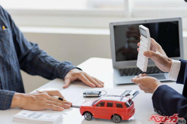 いまやスマートフォンの購入でも身近な存在になった残価設定ローン。月々の返済額は手頃だが、金利上昇の影響も大きい借り方だ(Witoon@Adobe Stock)