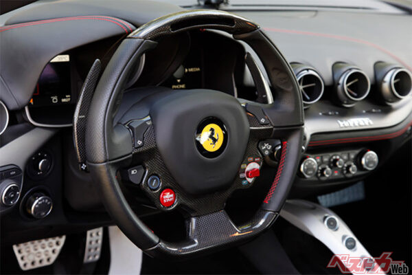 最もいいデュアルクラッチと西川氏が挙げたF12（6.3L V12、740ps）の7速デュアルクラッチ、F1システム。シフト操作はパドルシフトのみ