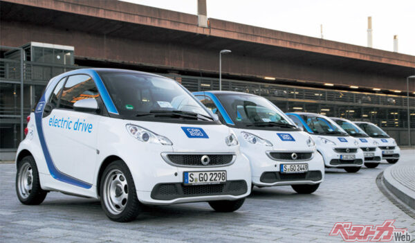 シュツットガルトの街中ではcar2goのスマートエレクトリックドライブはよく見かける存在。愛車を持っていても街中ならこちらと若い人たちが気軽に利用していた