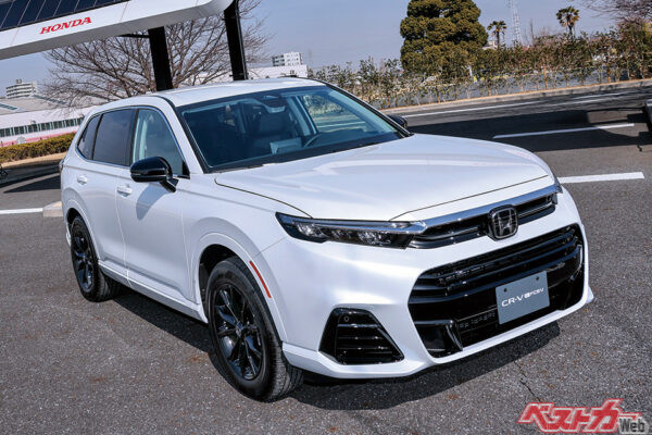 ホンダ CR-V e:FCEV。燃料電池車なうえに充電も可能という日本では唯一のモデル。EVでの走行可能距離は心許ないが、電気と水素の二刀流というのが唯一無二