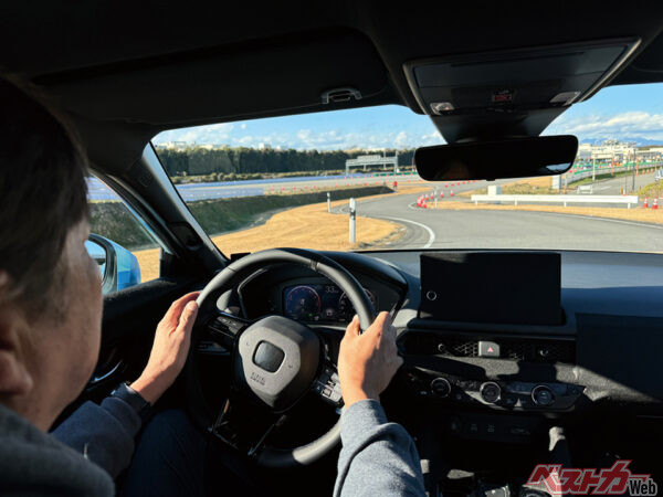 プレリュードに搭載された新装備「Honda S＋ Shift」は、加速時に加え減速時にも有段ギアのような変速を迫力ある音とともに再現する