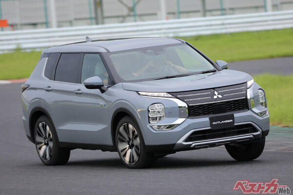 三菱 アウトランダーPHEV……GT度：★★★★★　2024年10月の大幅改良でバッテリー容量を22.7kWhへと約13％拡大。EV航続距離は100km超をマークする