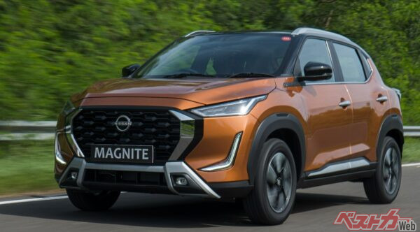 イケてるじゃないか!! これがマグナイトだ。力強いフロントマスクの造形が特有の世界観を放っている！