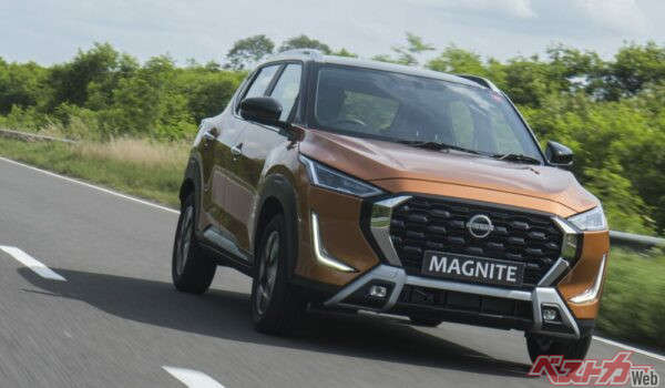 パワートレーンは1L、直3のNAと、1L、直3ターボの2タイプ。俊敏に走る!!