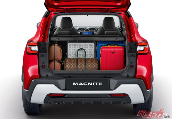 これもMC前モデルの画像だが、MC後もラゲッジ容量は同じ。全長3994mmながら、このとおりたくさん積める!