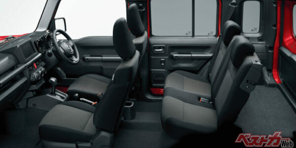 ジムニー/ジムニーシエラに対し、後席乗員のカップルディスタンスを90mm拡げ、後席乗員がくっついて乗っていたのを、余裕をもって座れるように改良した