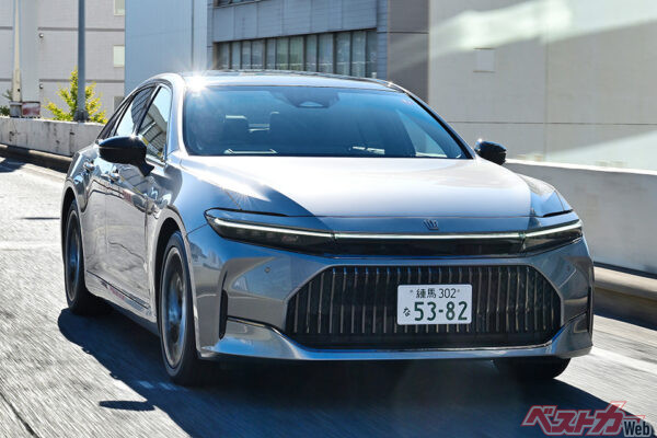 目はどこに? と思ってしまうデザイン。そこだけですね