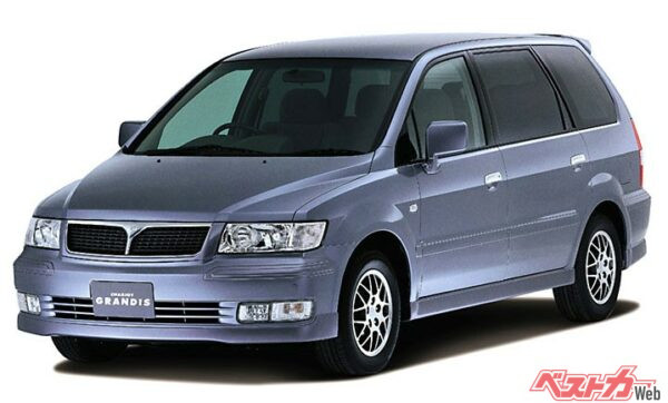 1997年10月、3代目シャリオの時にグランディスの名が付けられた