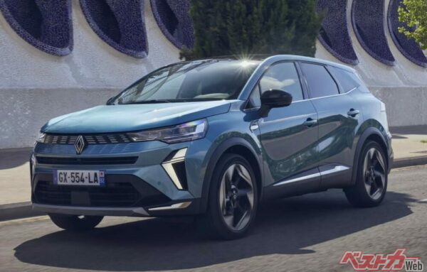 欧州Bセグメントに属するルノーのコンパクトSUV、シンビオズ。全長4413×全幅1797×全高1575mm、ホイールベースは2638mmとホンダヴェゼルよりも少し大きい程度