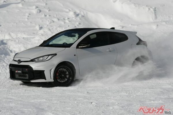 軽く俊敏なGRヤリスは加速も鋭いが、そのぶんGRカローラに比べると繊細なコントロールも必要。DATは483万円（RZ）