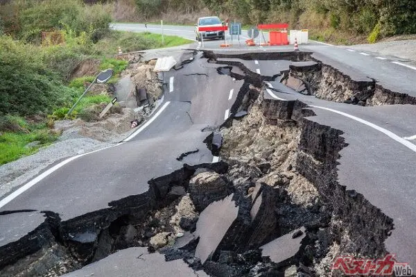 運転中に巨大地震が発生したら、どうしたらいい？　ドライバーならば知っておくべき大地震に遭遇した時の措置