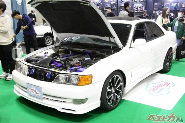 カローラスポーツ輸出仕様のホイールを履いたチェイサーツアラーV