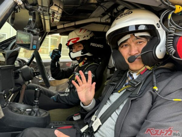 三谷小学校の清水校長先生も同乗走行を体験した