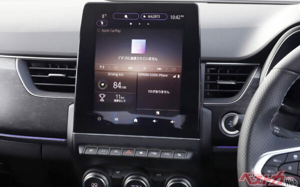 デビュー当時、国内はワイドモニターであったが縦型に。解像度爆上がりで視認性も大幅レベルアップ