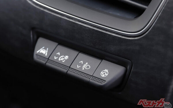 ライトの高さ調整やメーターの照度など、運転中に操作しうるボタンたちを触りやすい一、そしてトグルスイッチとしているのだ