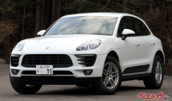 2014年撮影の初代マカン(標準モデル)。ほどよく丸みを帯びたポルシェらしいデザイン。うん、完璧ですね!!