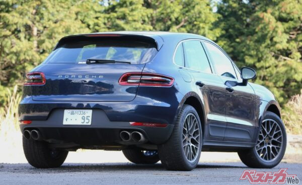 マカンSのリアスタイルも迫力あり。左右4本出しマフラーがたまらん!!