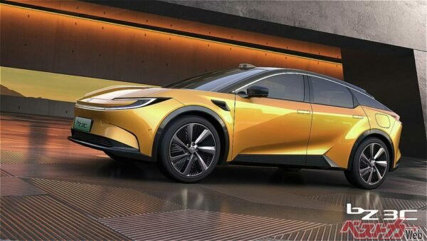 2024年4月に公開されたbZ3C。一汽トヨタが手がける全長4.9m級のクロスオーバーBEVだ