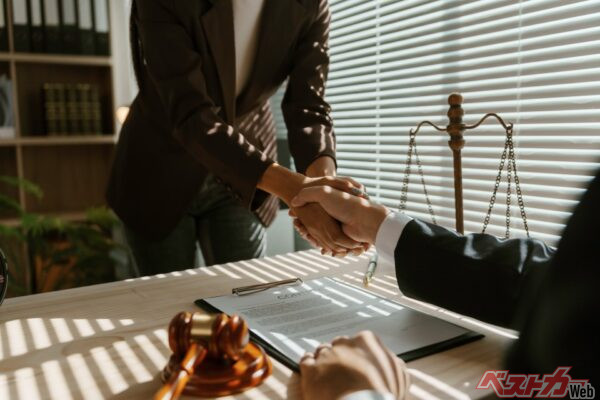自動車が出てこない事案に関しても、弁護士特約が使える場合がある（NCST Studio@Adobestock）