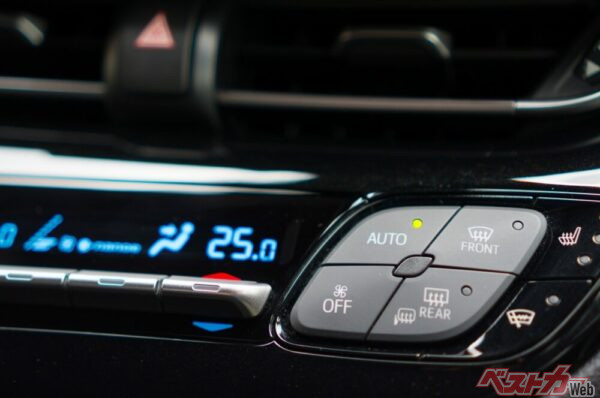 オートエアコンが搭載されているクルマの場合は、こうした操作を自動でやってくれるため、ドライバーがわざわざ切り替える必要はない（PHOTO：Adobe Stock_Kazu8）