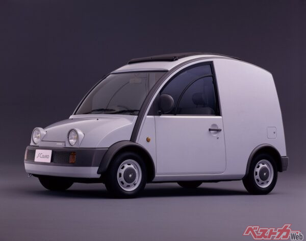 日産 エスカルゴ キャンバストップ。カタツムリのような見た目の破壊力は抜群だ(もちろん良い意味で)