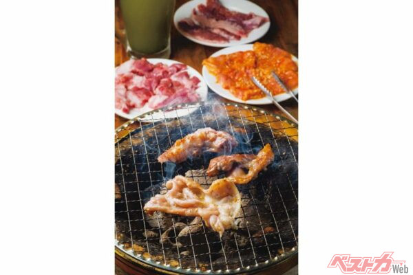 『まことや』豚白もつ 　480円　白もつに熱が入って縮みだすと「キャンディー」の形に。脂がこぼれない